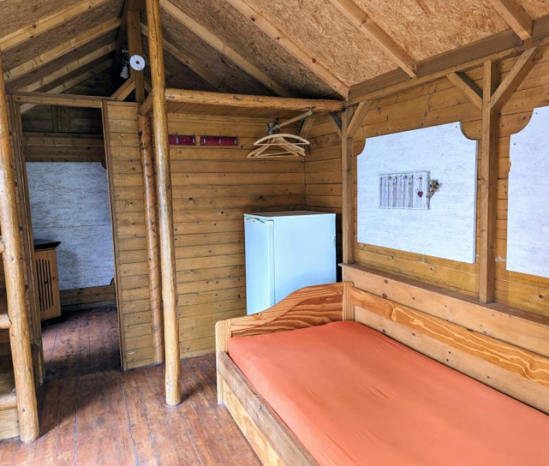 mit extra Kühlschrank