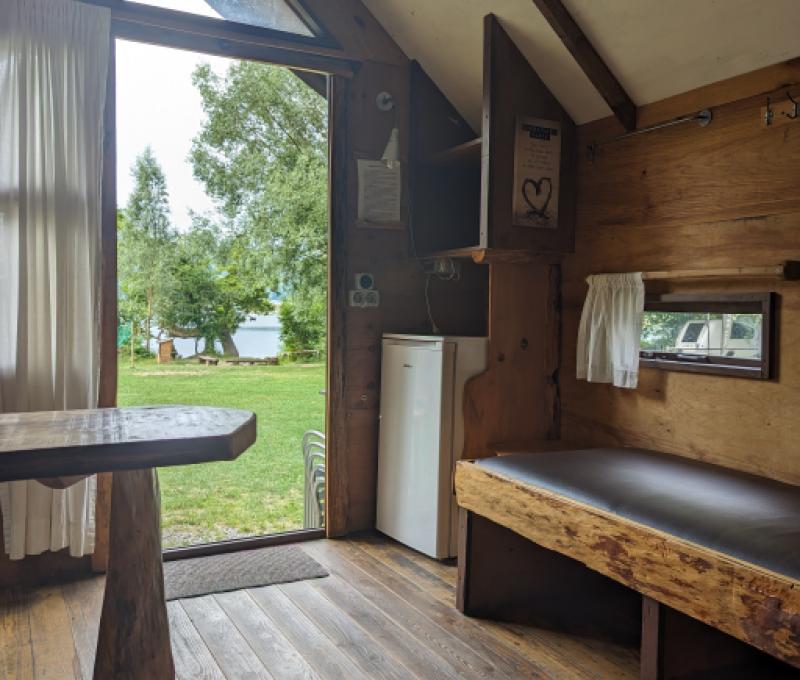 mit eigenem Kühlschrank